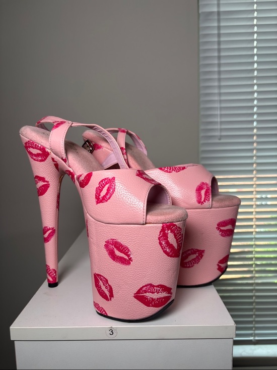 Pleaser Shoes - Pleaser Pink Platform Slingback Heels with Red Kiss Print